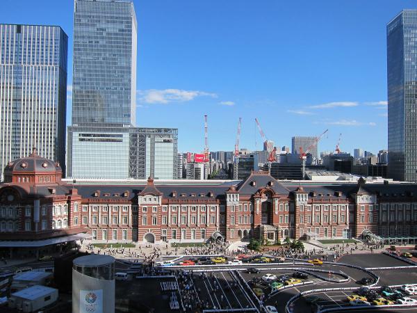 東京駅前